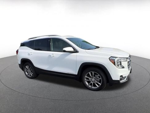 Used 2024 GMC Terrain SLT AWD/4WD image 2