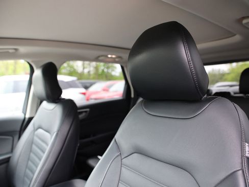 Used 2017 Ford Edge SEL w/ Equipment Group 201A AWD/4WD image 21