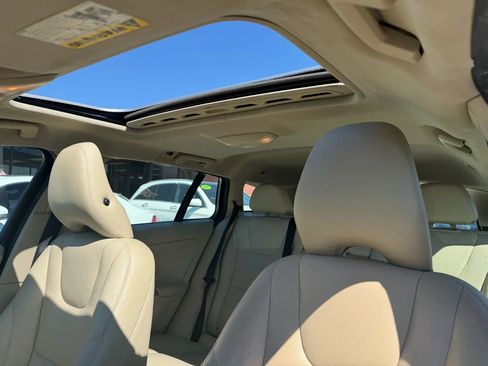 Used 2015 Volvo V60 T5 Premier image 10