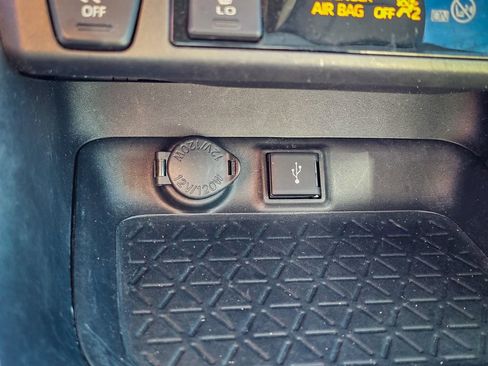 Used 2021 Toyota RAV4 XLE Premium image 27