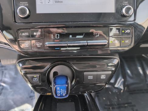 Used 2020 Toyota Prius XLE w/ Premium Convenience Package FWD image 26