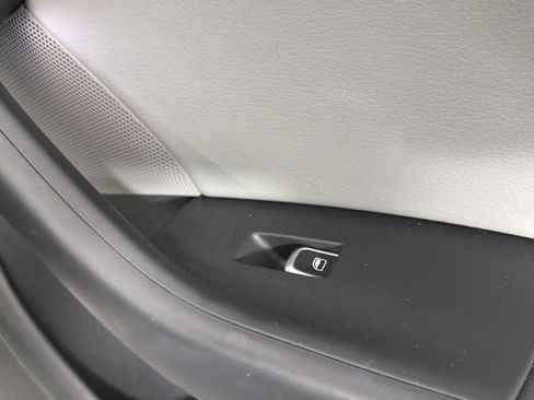 Used 2018 Audi Q3 2.0T Premium FWD image 31