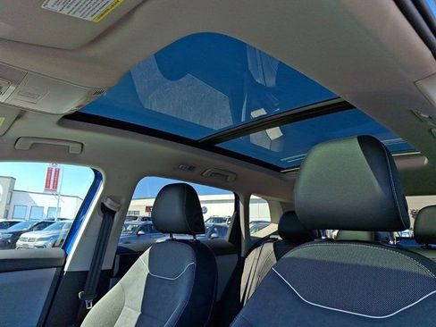 Certified 2023 Volkswagen Taos SE w/ Panoramic Sunroof Package image 18