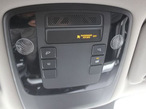 Used 2024 Kia Carnival LX FWD image 11