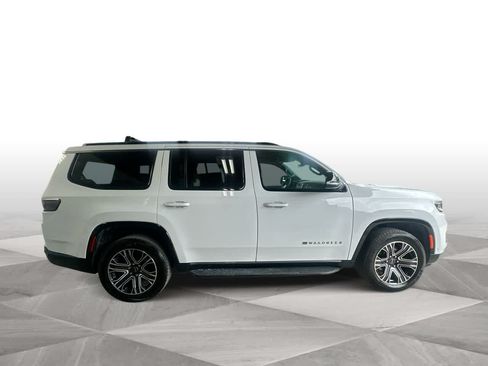Used 2025 Jeep Wagoneer 4WD w/ Premium Group I image 9