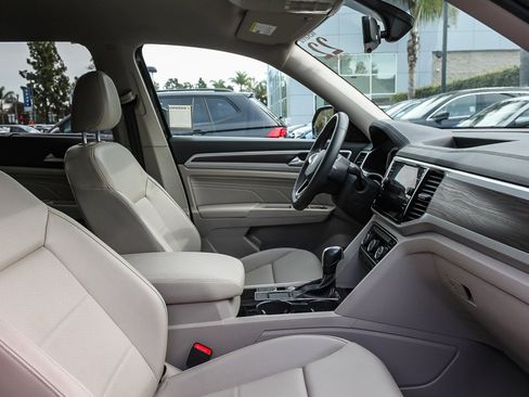 Used 2022 Volkswagen Atlas SE w/ Black Wheel Package image 17