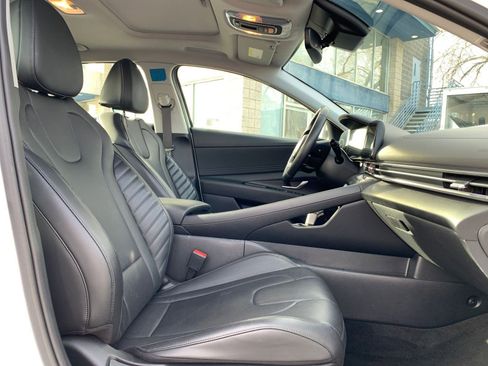 Used 2025 Hyundai Elantra Limited image 38