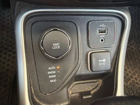 Used 2018 Jeep Compass Latitude w/ Popular Equipment Group AWD/4WD image 23