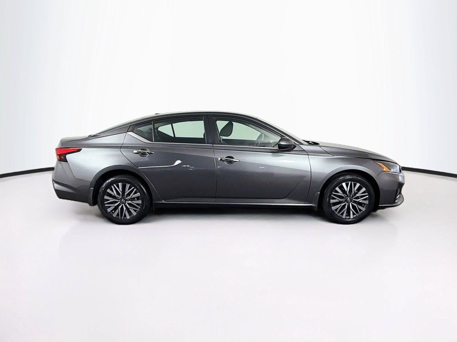 Used 2023 Nissan Altima 2.5 SV AWD/4WD image 12