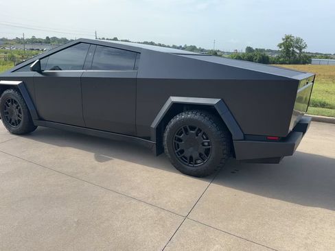 Used 2024 Tesla Cybertruck AWD Crew Cab image 2