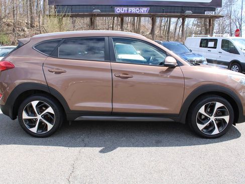 Used 2016 Hyundai Tucson Sport image 6