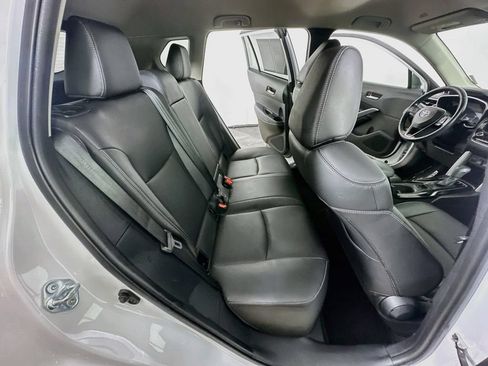 Used 2023 Toyota Corolla Cross XLE FWD image 11