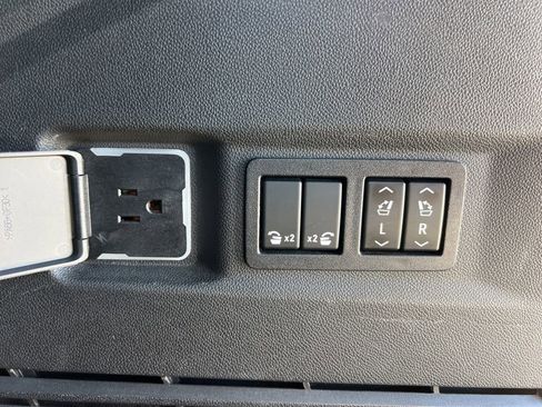 Used 2022 GMC Yukon Denali AWD/4WD image 30