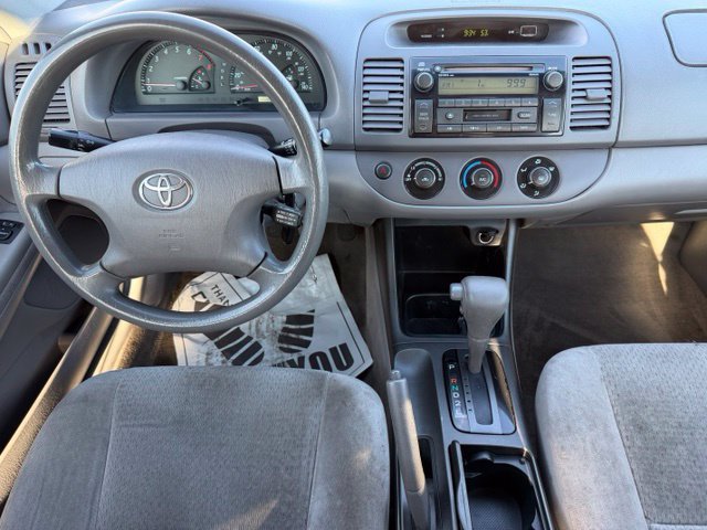 Used 2004 Toyota Camry LE FWD image 3