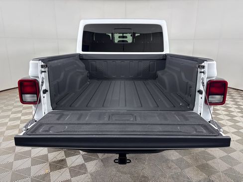 Used 2025 Jeep Gladiator Sport AWD/4WD image 23