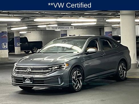 Used 2024 Volkswagen Jetta SEL FWD image 3
