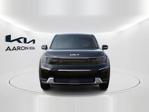 New 2026 Kia EV9 Light RWD image 2