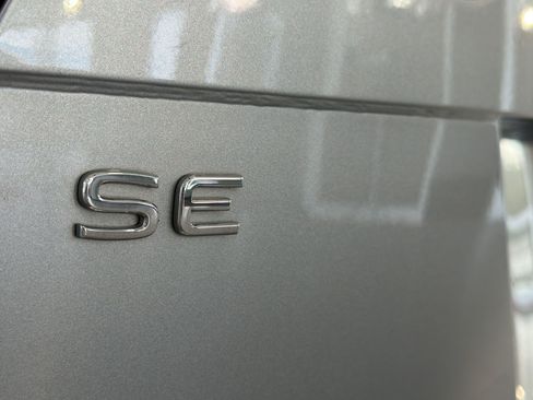 Used 2022 Volkswagen Tiguan SE FWD image 35