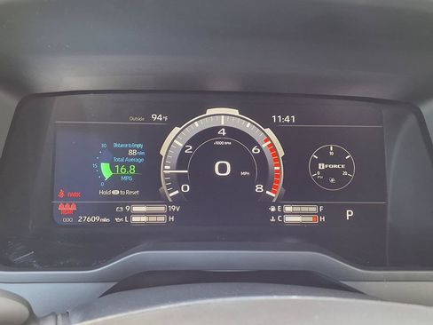 Used 2025 Toyota Tundra Limited AWD/4WD image 32