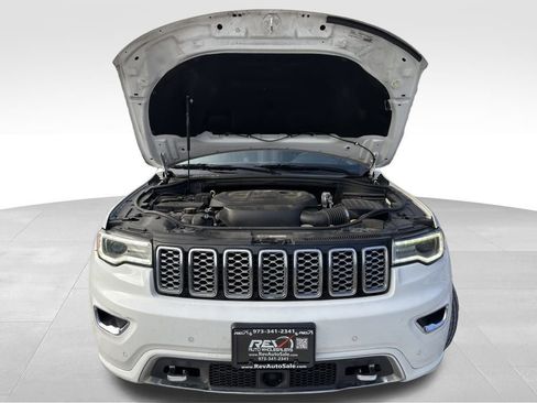 Used 2017 Jeep Grand Cherokee Overland w/ Jeep Active Safety Group AWD/4WD image 40