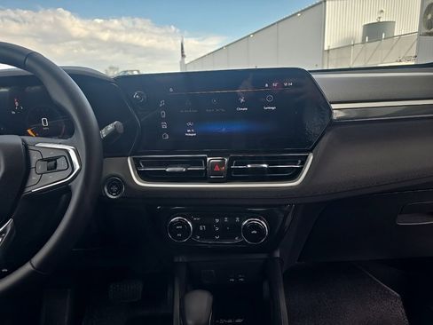 Used 2025 Chevrolet TrailBlazer LT w/ Convenience Package image 29