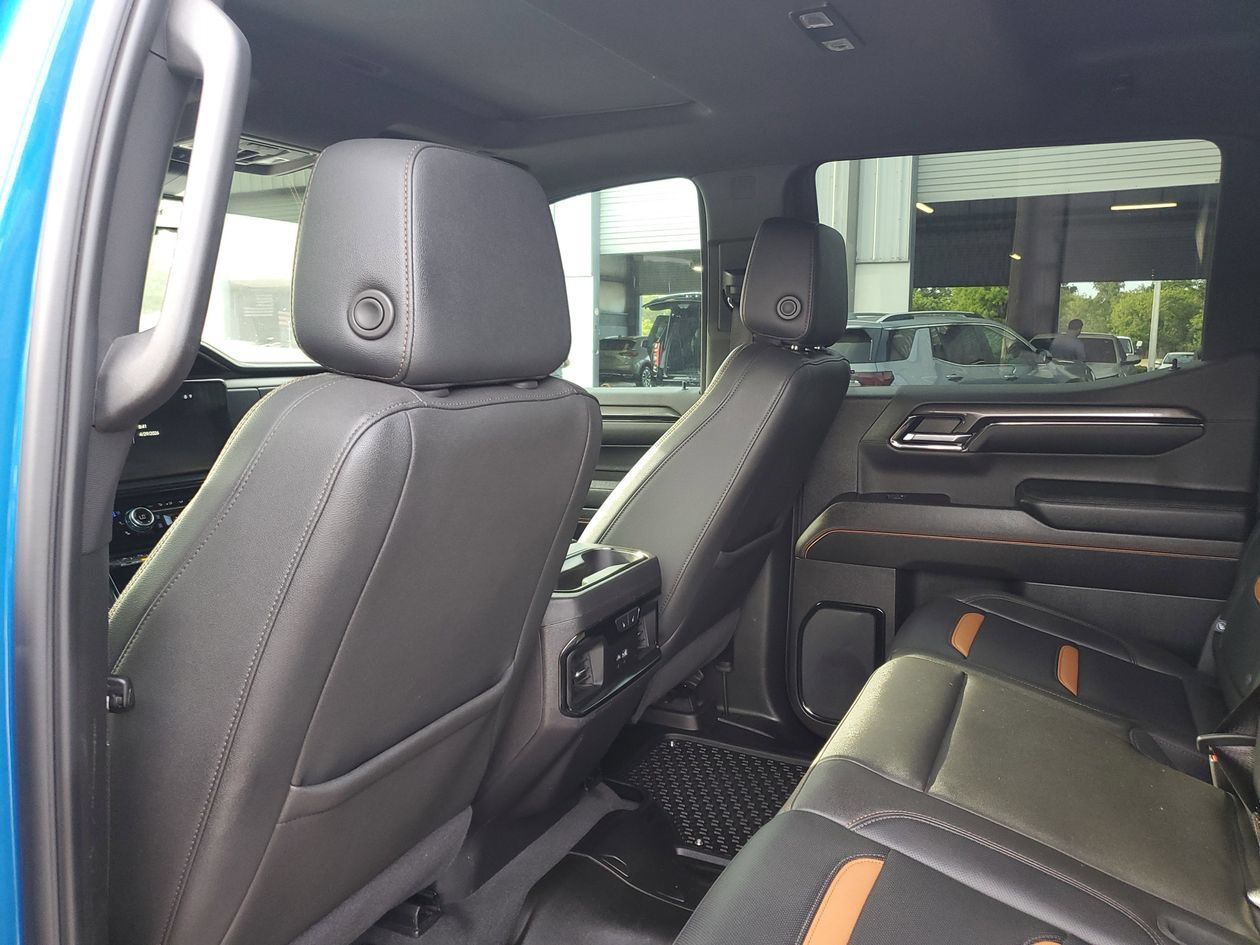 Used 2024 GMC Sierra 1500 AT4 w/ Technology Package AWD/4WD image 10
