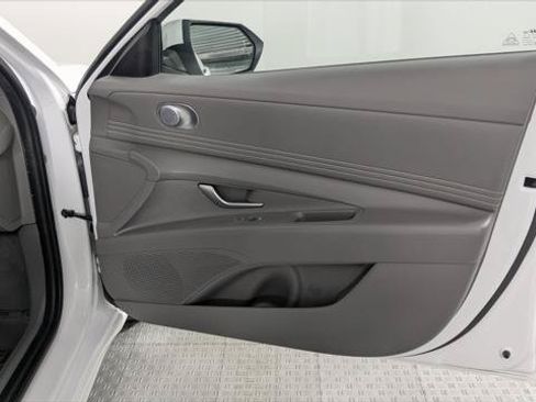 Used 2024 Hyundai Elantra SEL w/ Convenience Package FWD image 18