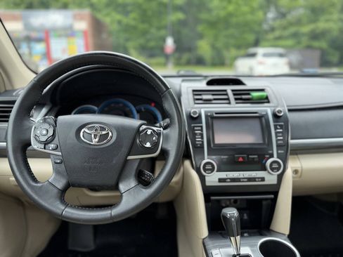 Used 2012 Toyota Camry XLE w/ Convenience Pkg FWD image 11