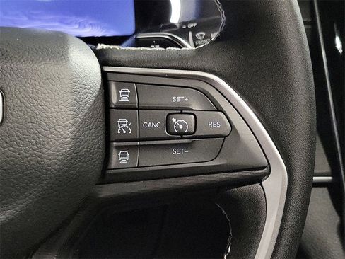 New 2025 Jeep Grand Cherokee Laredo image 6