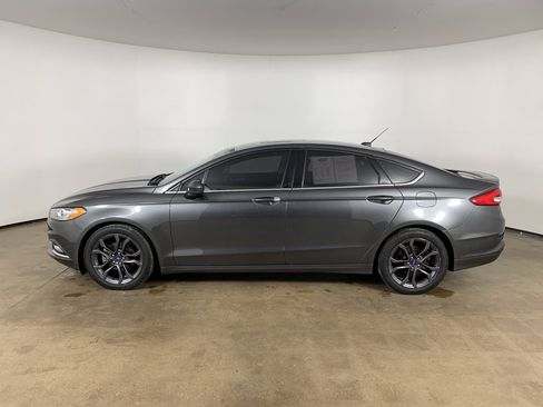 Used 2018 Ford Fusion SE w/ Equipment Group 201A image 16