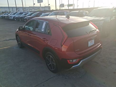 Used 2025 Kia Niro LX FWD image 8