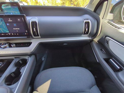 New 2025 Ford Expedition Active image 17