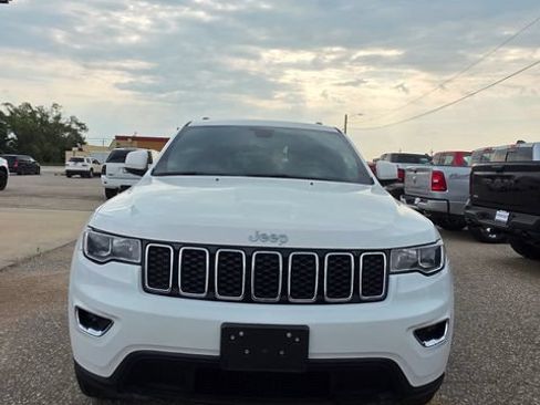 Used 2020 Jeep Grand Cherokee Laredo w/ Security & Convenience Group AWD/4WD image 2