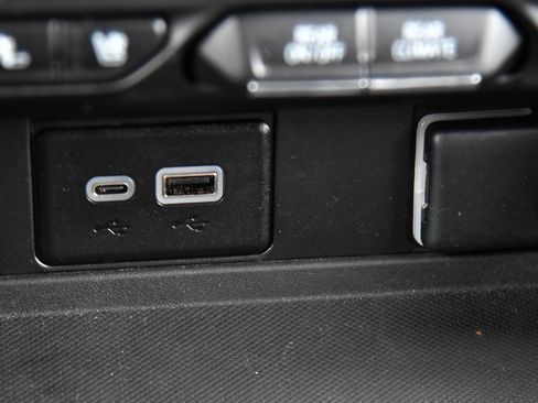 Used 2023 Chevrolet Suburban Premier image 28