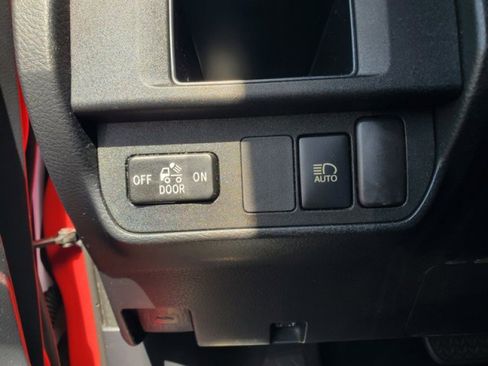 Used 2018 Toyota Tacoma SR5 image 14