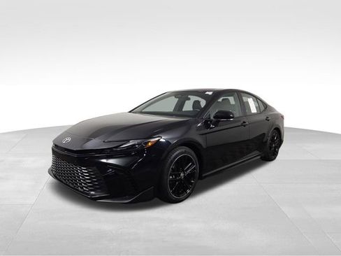 Used 2025 Toyota Camry SE FWD image 2
