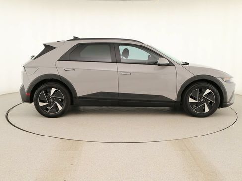 Used 2025 Hyundai Ioniq 5 SEL RWD image 8