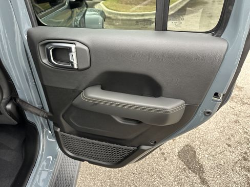 Used 2025 Jeep Wrangler Sahara image 17