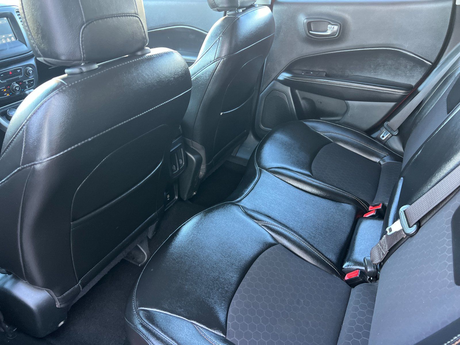 Used 2020 Jeep Compass Latitude AWD/4WD image 11