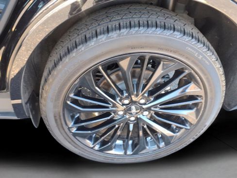 Used 2023 Lincoln Corsair Reserve w/ Equipment Group 201A image 11