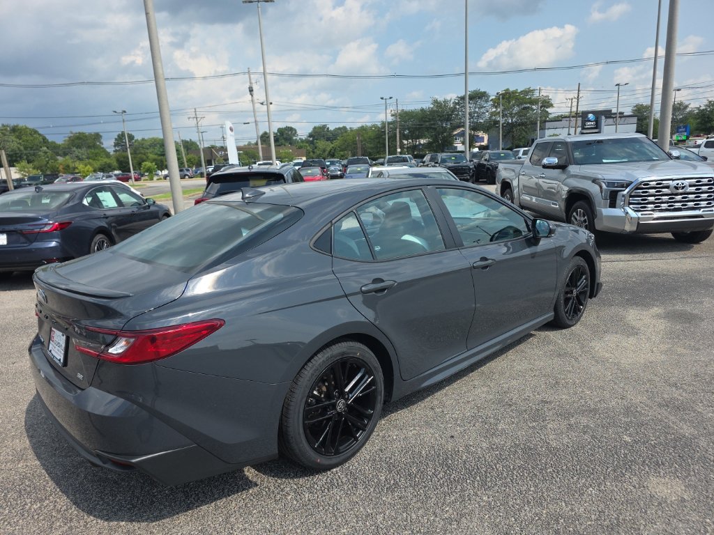 Used 2025 Toyota Camry SE FWD image 4