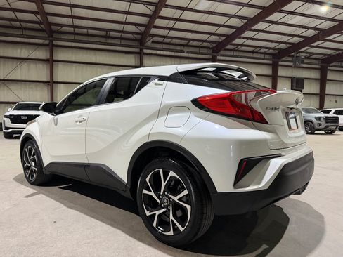 Used 2019 Toyota C-HR XLE FWD image 7