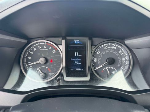 Certified 2022 Toyota Tacoma TRD Sport w/ TRD Premium Sport Package AWD/4WD image 32