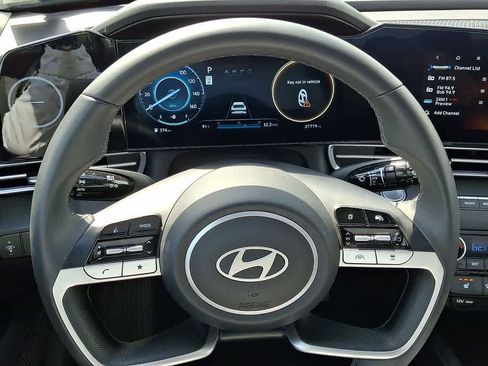 Used 2025 Hyundai Elantra Limited FWD image 20