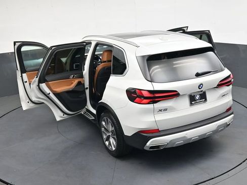 Used 2025 BMW X5 xDrive40i AWD/4WD image 42