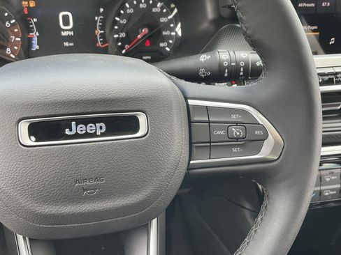 New 2026 Jeep Compass Latitude image 24