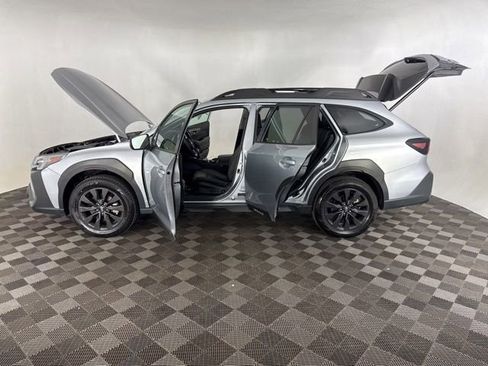 Used 2025 Subaru Outback Onyx Edition AWD/4WD image 11