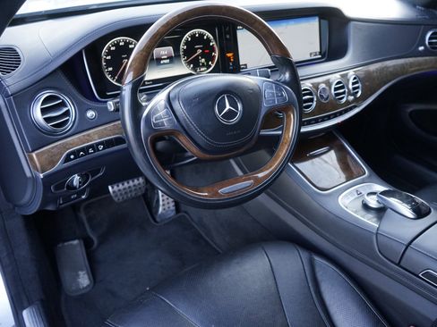Used 2017 Mercedes-Benz S 550 Sedan image 17