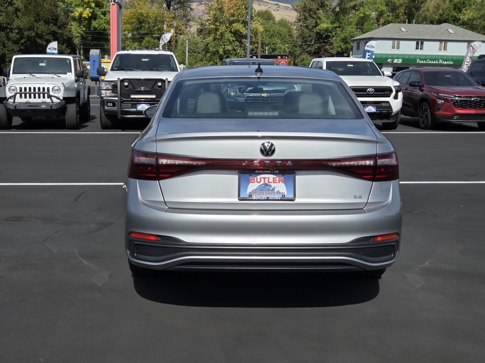 Used 2025 Volkswagen Jetta SE FWD image 6