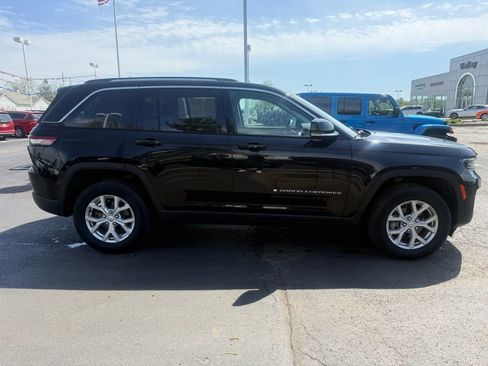 Used 2023 Jeep Grand Cherokee Limited AWD/4WD image 2